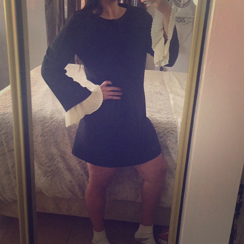 Classy dress! Worn one! Beautiful!